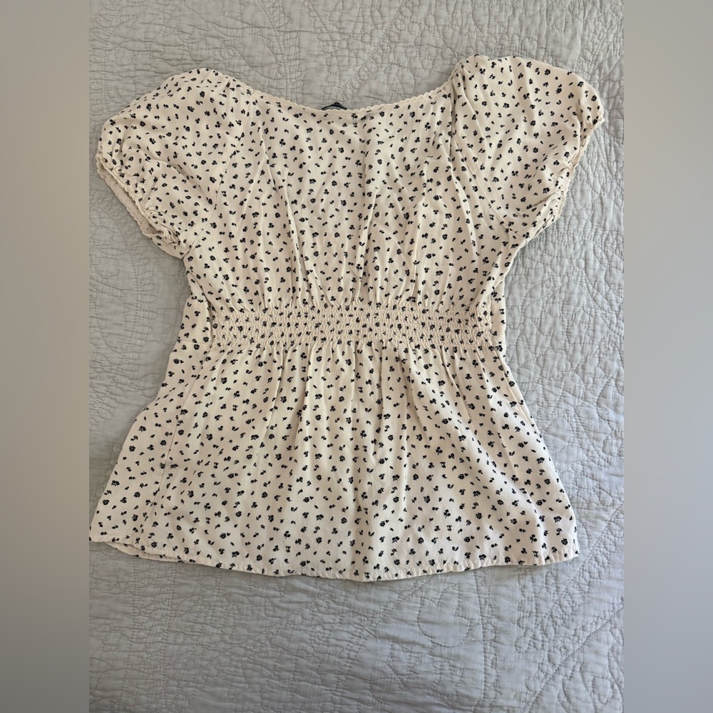 Brandy Melville Short Sleeve Top - One Size - Picture 2 of 4